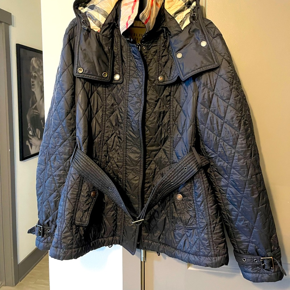 Burberry Coat normal wear no rips tears missing buttons!